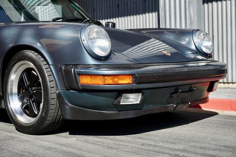 Porsche 911 Carrera 2dr Cabriolet 5-Spd 1987