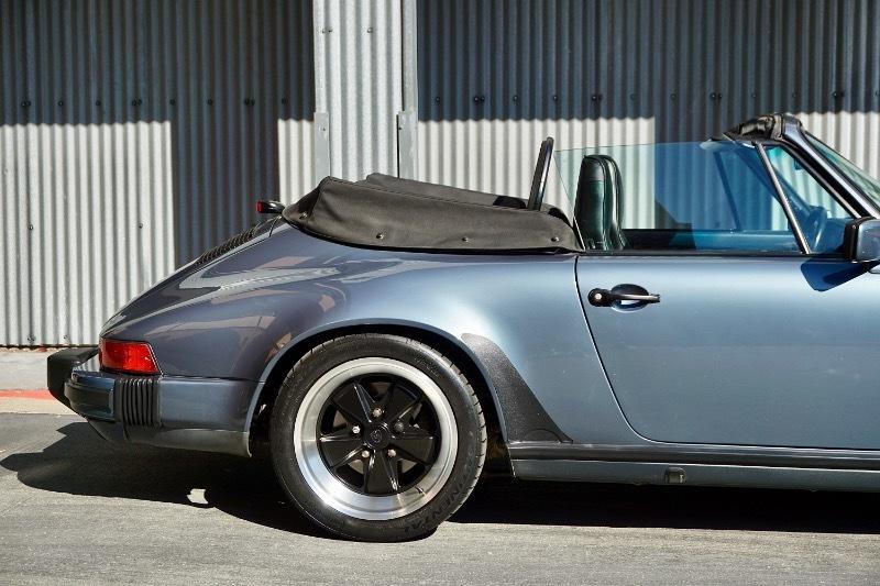 Porsche 911 Carrera 2dr Cabriolet 5-Spd 1987
