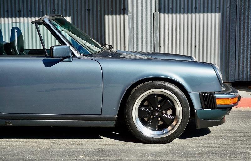Porsche 911 Carrera 2dr Cabriolet 5-Spd 1987
