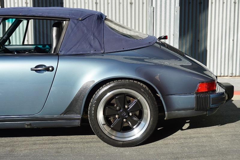 Porsche 911 Carrera 2dr Cabriolet 5-Spd 1987