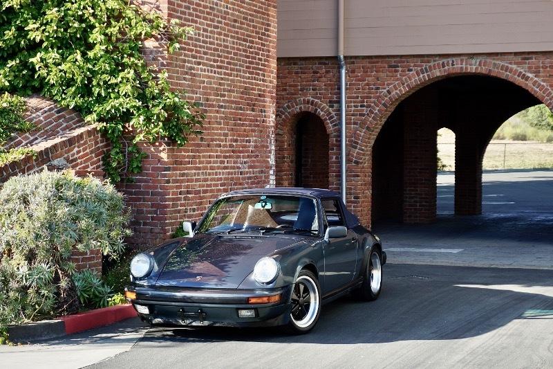 Porsche 911 Carrera 2dr Cabriolet 5-Spd 1987