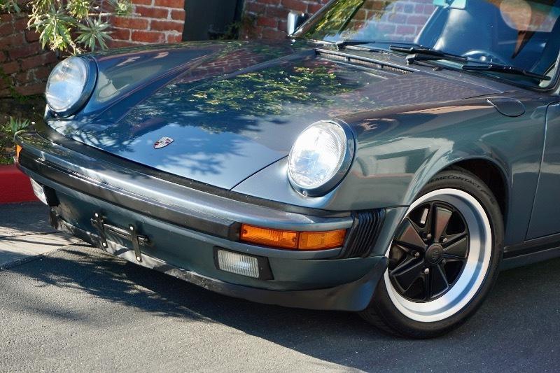 Porsche 911 Carrera 2dr Cabriolet 5-Spd 1987