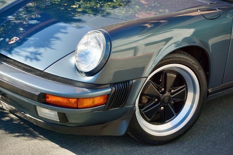 Porsche 911 Carrera 2dr Cabriolet 5-Spd 1987