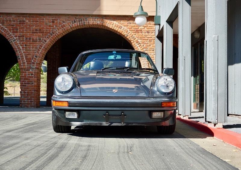 Porsche 911 Carrera 2dr Cabriolet 5-Spd 1987