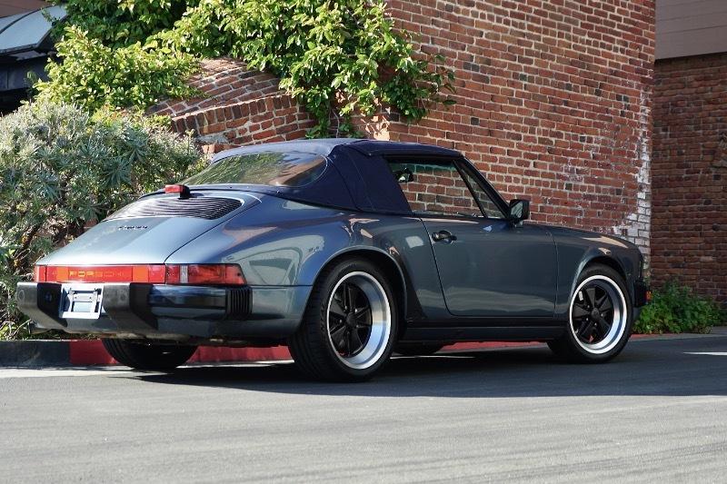 Porsche 911 Carrera 2dr Cabriolet 5-Spd 1987