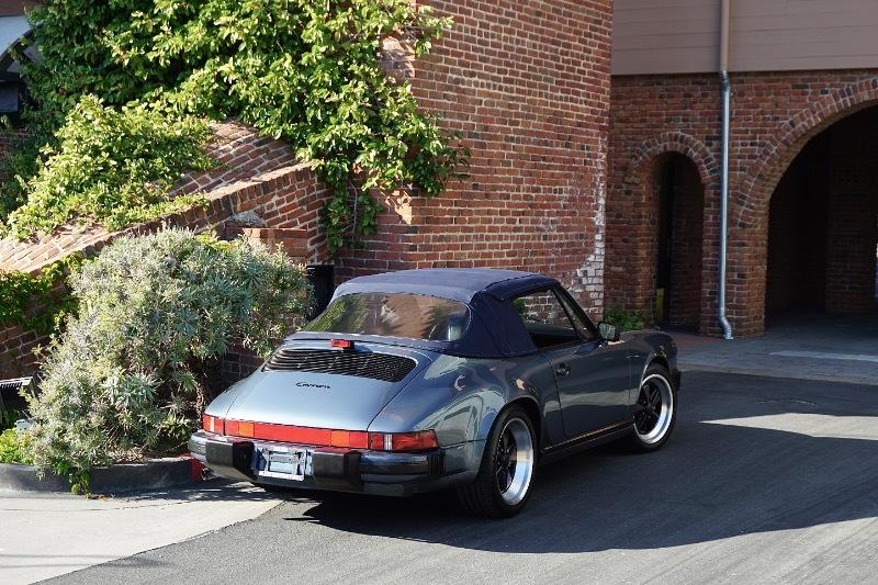 Porsche 911 Carrera 2dr Cabriolet 5-Spd 1987