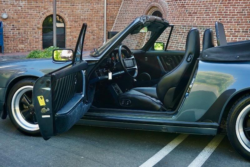 Porsche 911 Carrera 2dr Cabriolet 5-Spd 1987