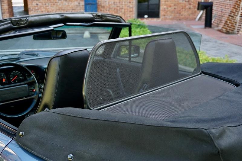 Porsche 911 Carrera 2dr Cabriolet 5-Spd 1987