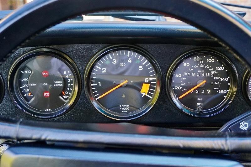 Porsche 911 Carrera 2dr Cabriolet 5-Spd 1987