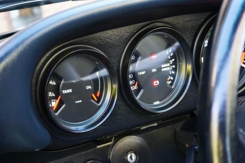 Porsche 911 Carrera 2dr Cabriolet 5-Spd 1987