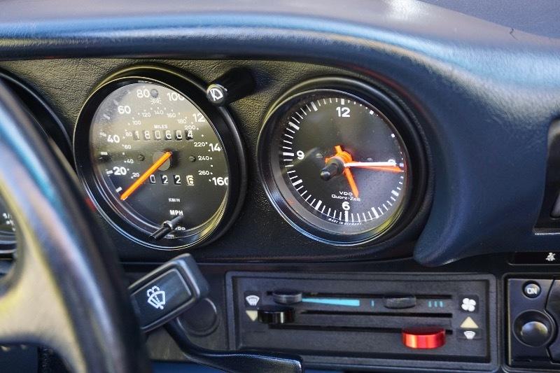 Porsche 911 Carrera 2dr Cabriolet 5-Spd 1987