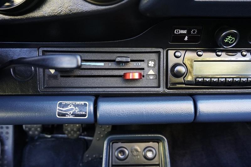 Porsche 911 Carrera 2dr Cabriolet 5-Spd 1987