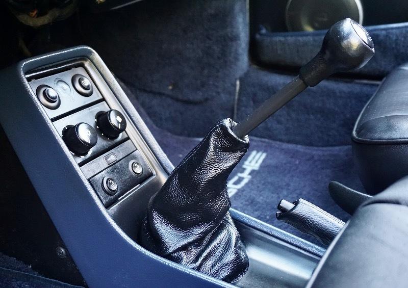 Porsche 911 Carrera 2dr Cabriolet 5-Spd 1987