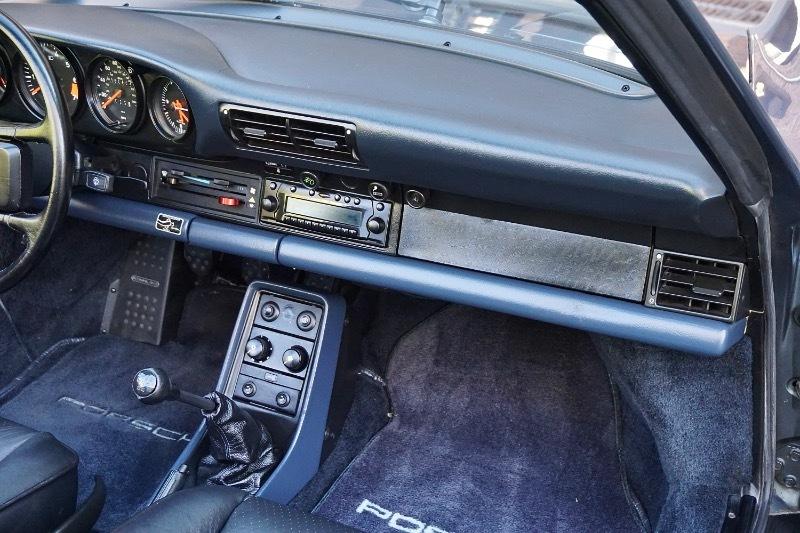 Porsche 911 Carrera 2dr Cabriolet 5-Spd 1987