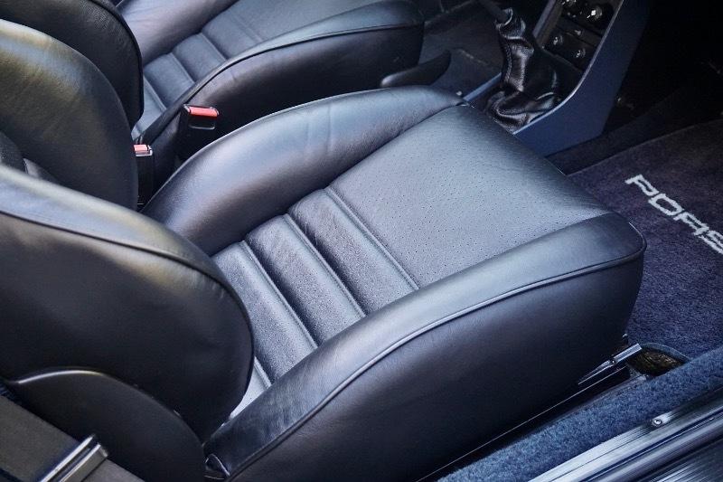 Porsche 911 Carrera 2dr Cabriolet 5-Spd 1987