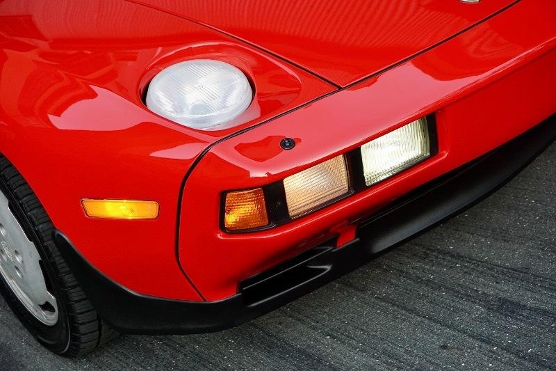Porsche 928S 2dr Coupe 5-Spd 1986