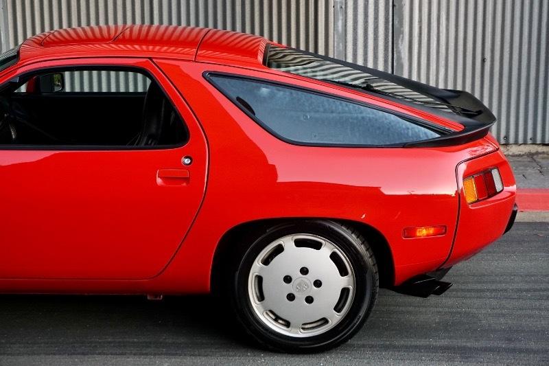 Porsche 928S 2dr Coupe 5-Spd 1986