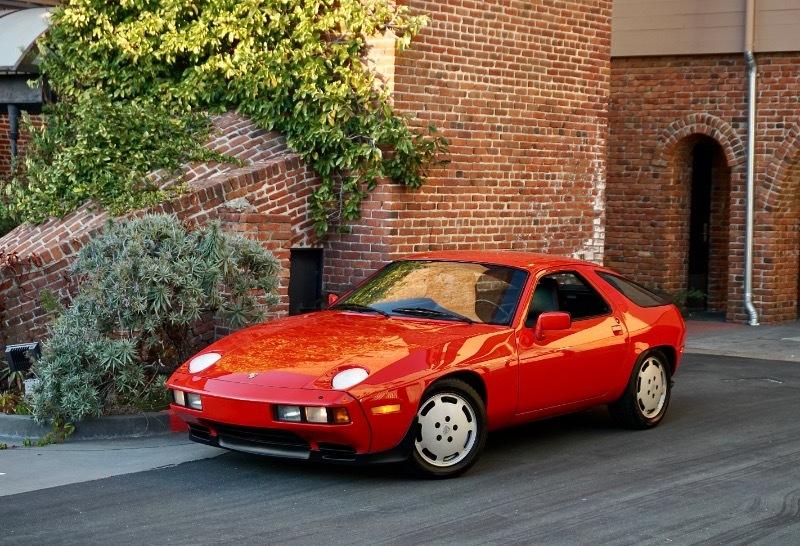 Porsche 928S 2dr Coupe 5-Spd 1986
