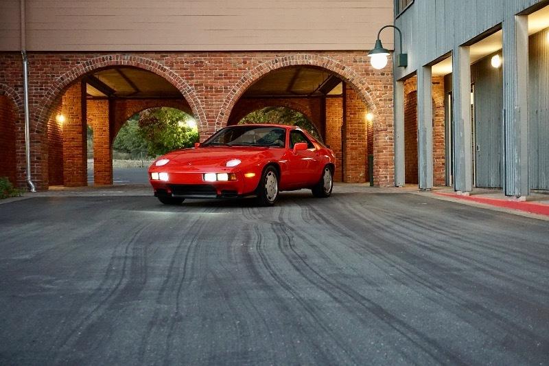 Porsche 928S 2dr Coupe 5-Spd 1986