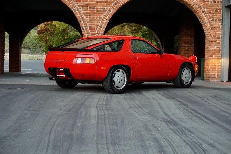 Porsche 928S 2dr Coupe 5-Spd 1986