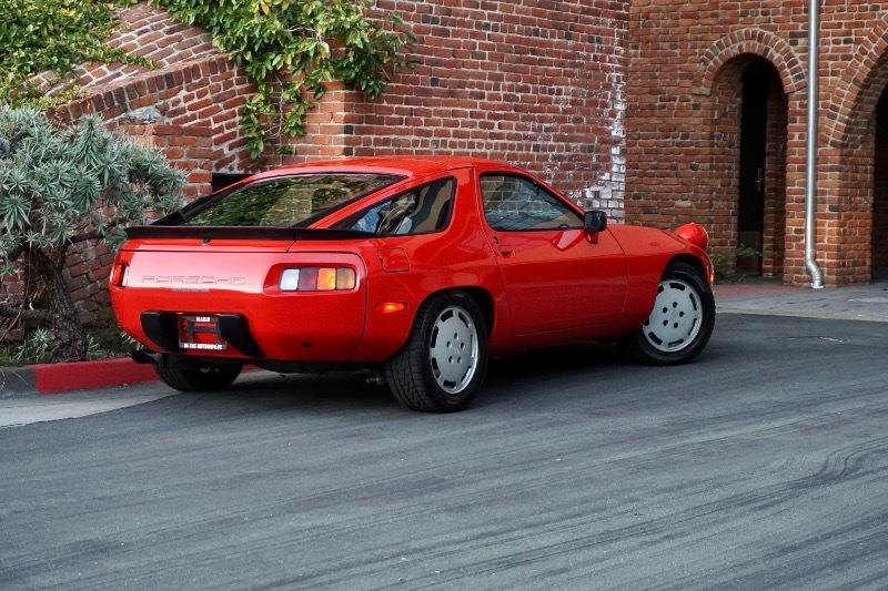 Porsche 928S 2dr Coupe 5-Spd 1986