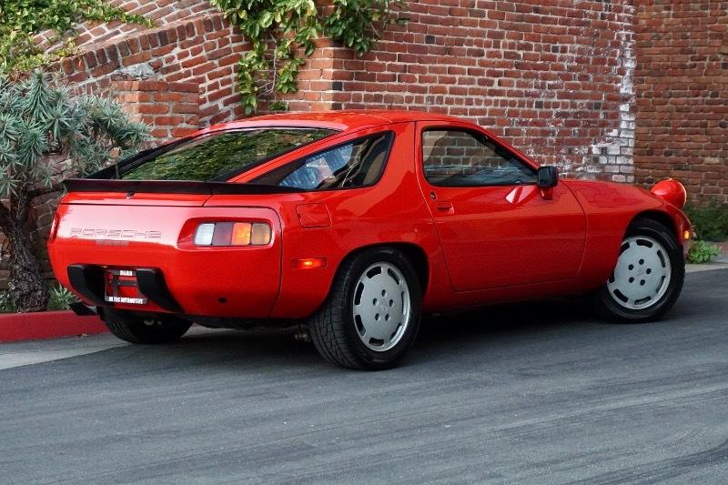 Porsche 928S 2dr Coupe 5-Spd 1986