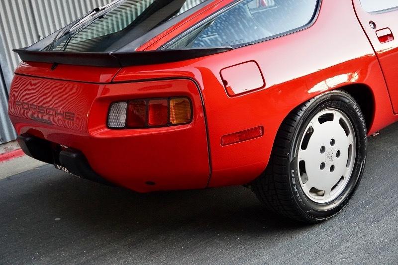 Porsche 928S 2dr Coupe 5-Spd 1986