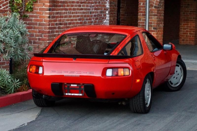 Porsche 928S 2dr Coupe 5-Spd 1986
