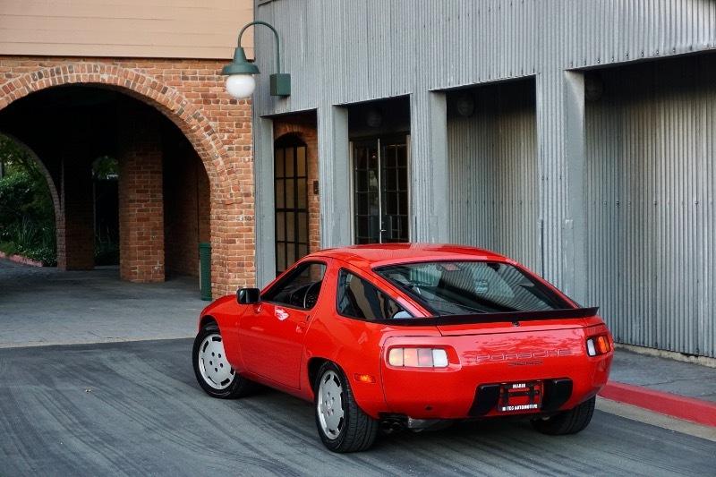 Porsche 928S 2dr Coupe 5-Spd 1986