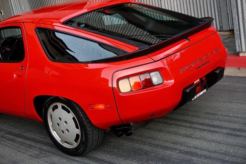 Porsche 928S 2dr Coupe 5-Spd 1986