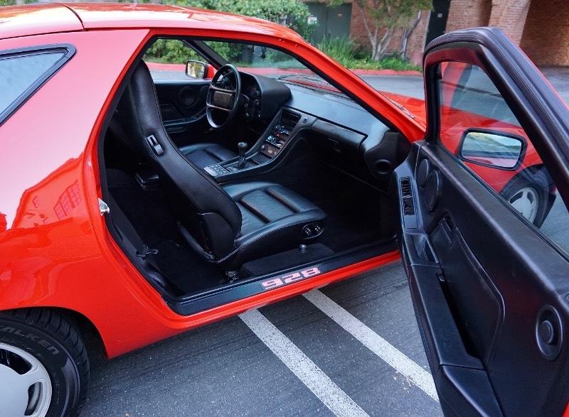 Porsche 928S 2dr Coupe 5-Spd 1986