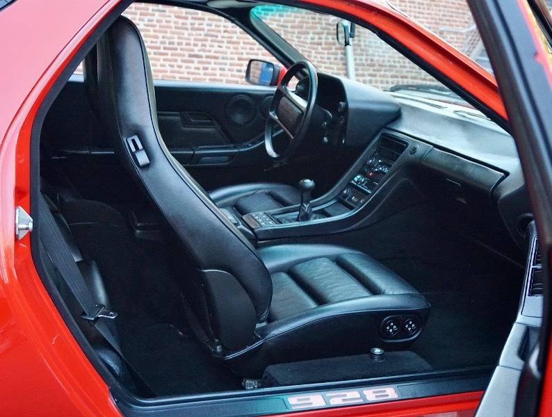 Porsche 928S 2dr Coupe 5-Spd 1986