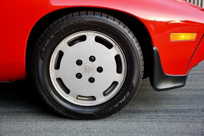 Porsche 928S 2dr Coupe 5-Spd 1986