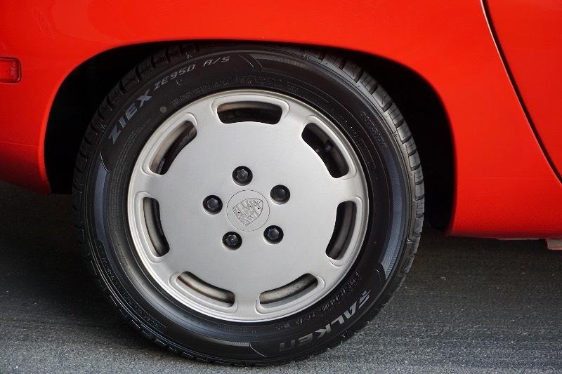 Porsche 928S 2dr Coupe 5-Spd 1986