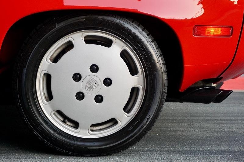 Porsche 928S 2dr Coupe 5-Spd 1986