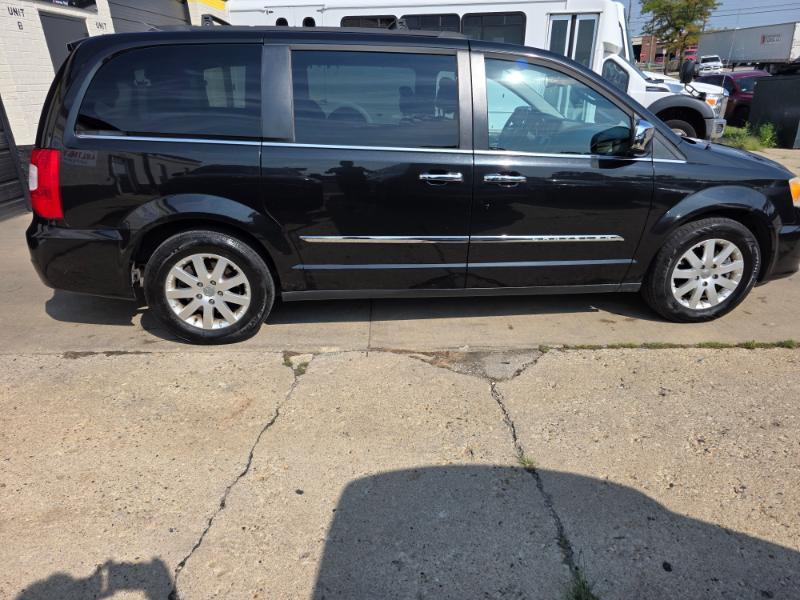 Chrysler Town & Country Touring-L 2012