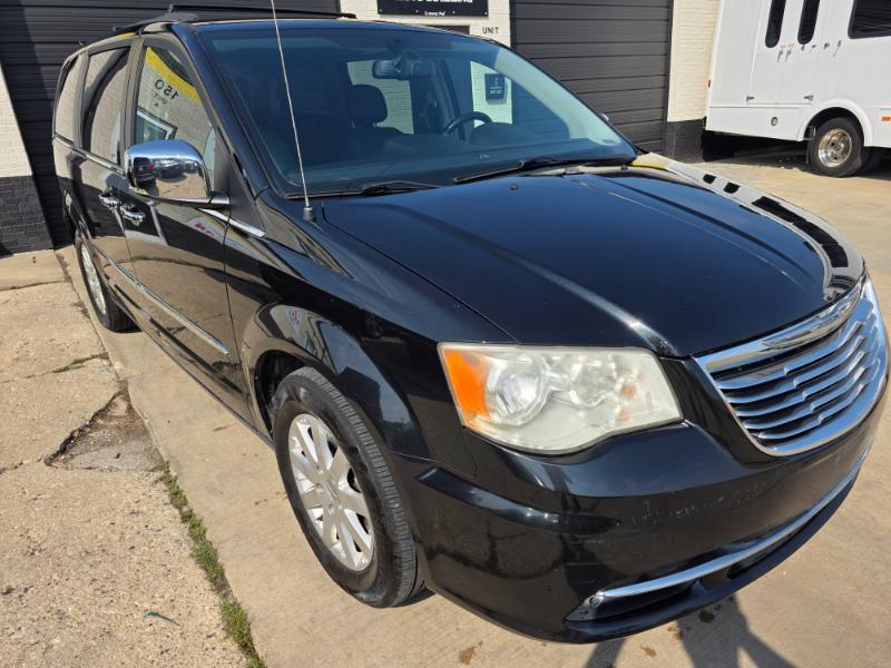 Chrysler Town & Country Touring-L 2012