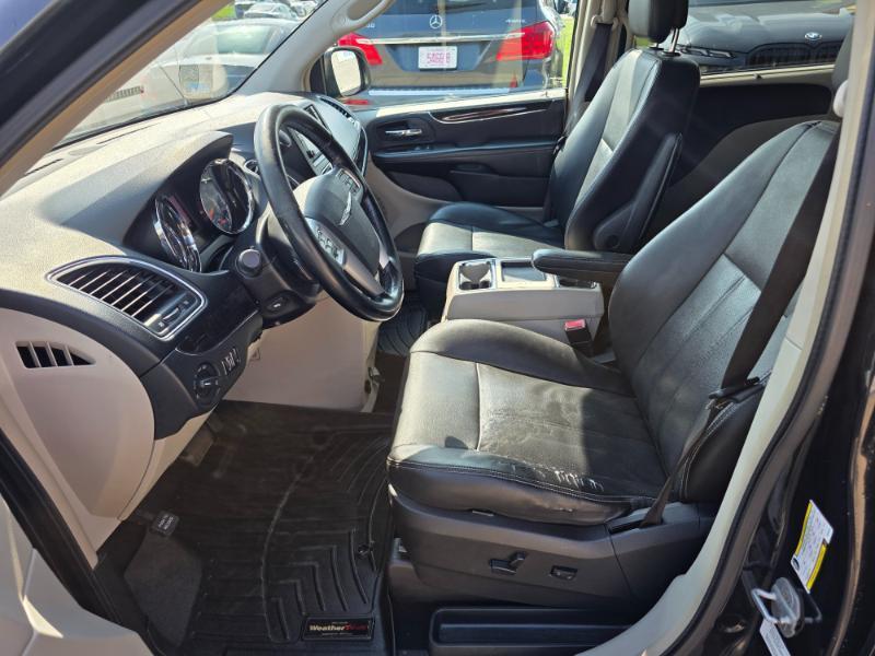 Chrysler Town & Country Touring-L 2012