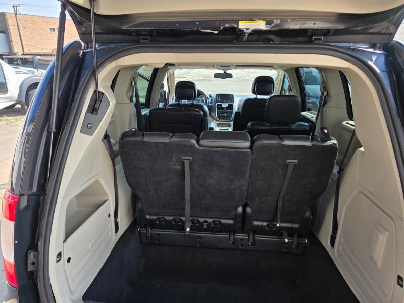 Chrysler Town & Country Touring-L 2012