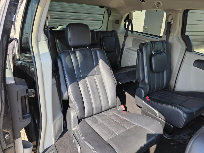Chrysler Town & Country Touring-L 2012