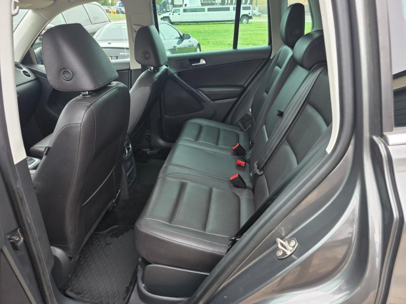 Volkswagen Tiguan SE 2016