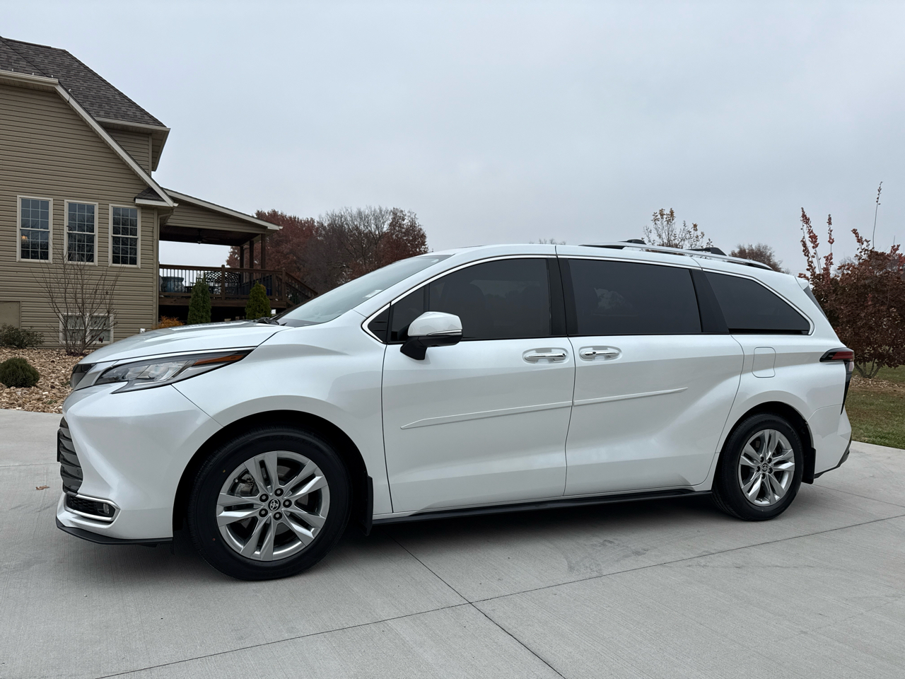 2022 Toyota Sienna Limited FWD 7-Passenger (Natl)