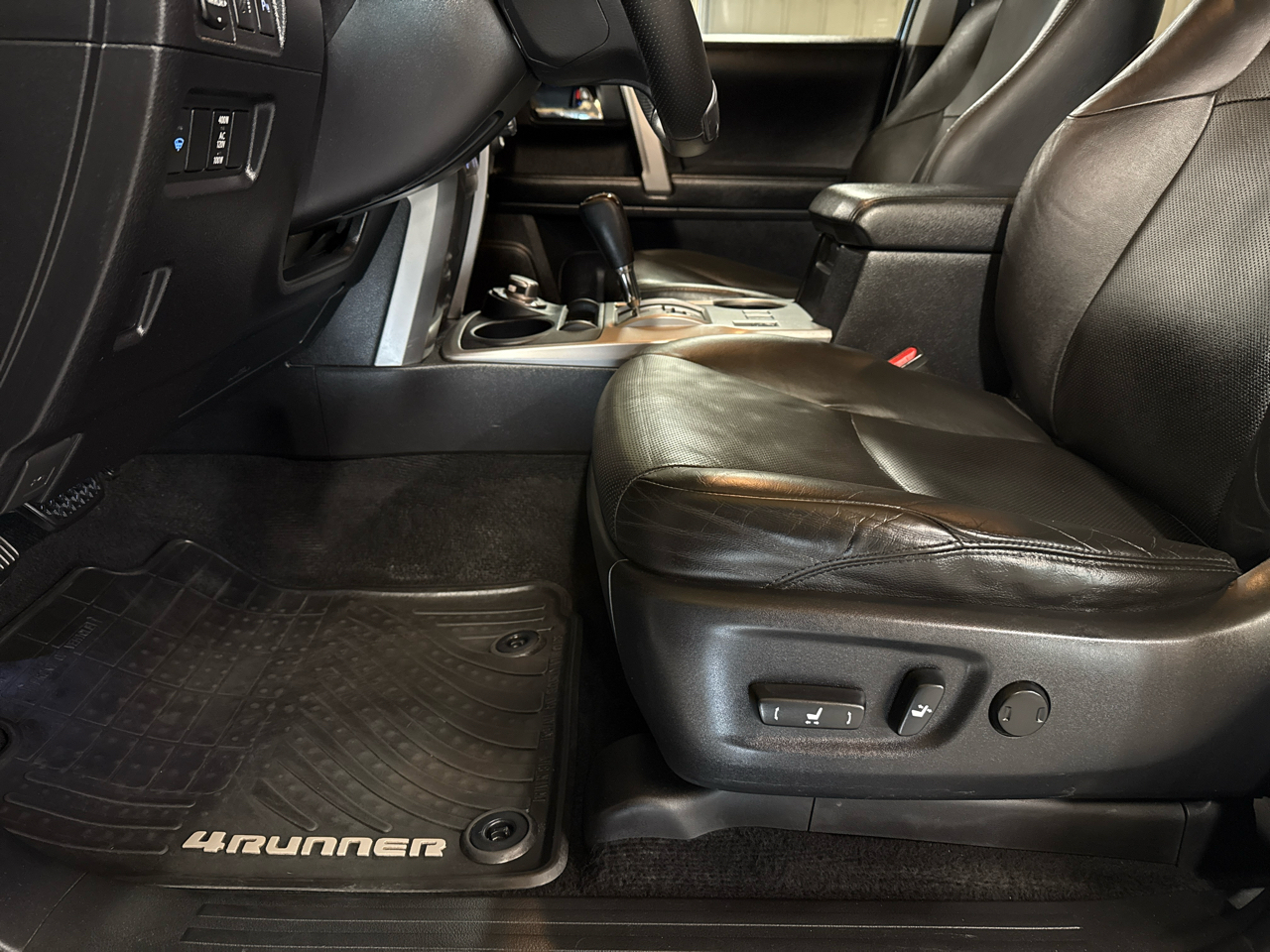 Toyota 4Runner Limited 4WD V6 2014