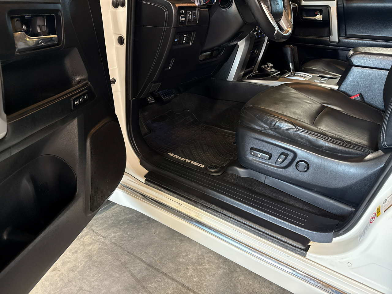 Toyota 4Runner Limited 4WD V6 2014