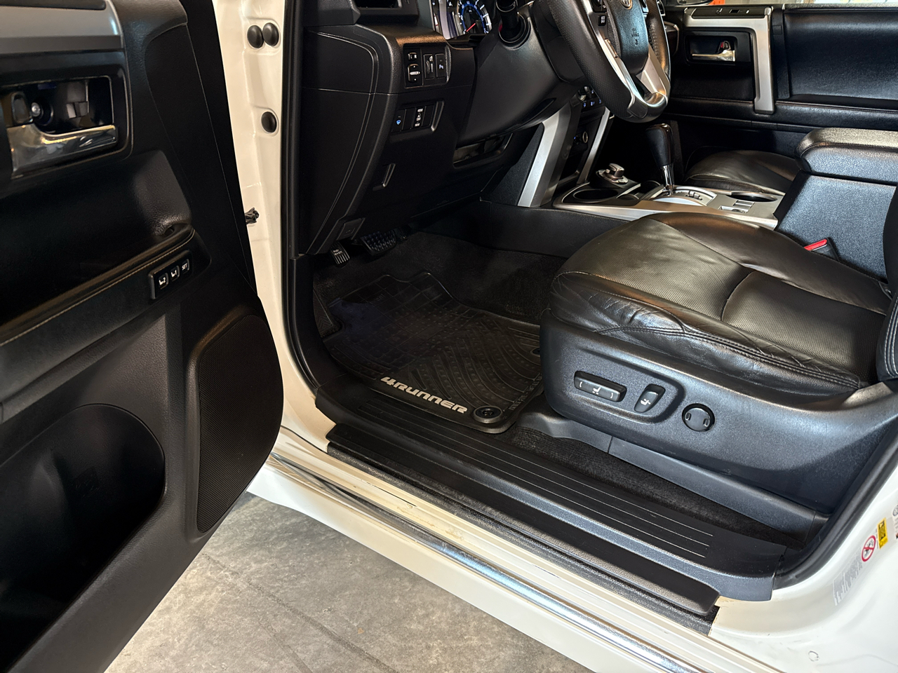 Toyota 4Runner Limited 4WD V6 2014