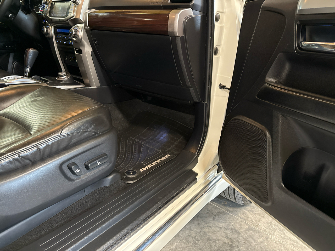 Toyota 4Runner Limited 4WD V6 2014