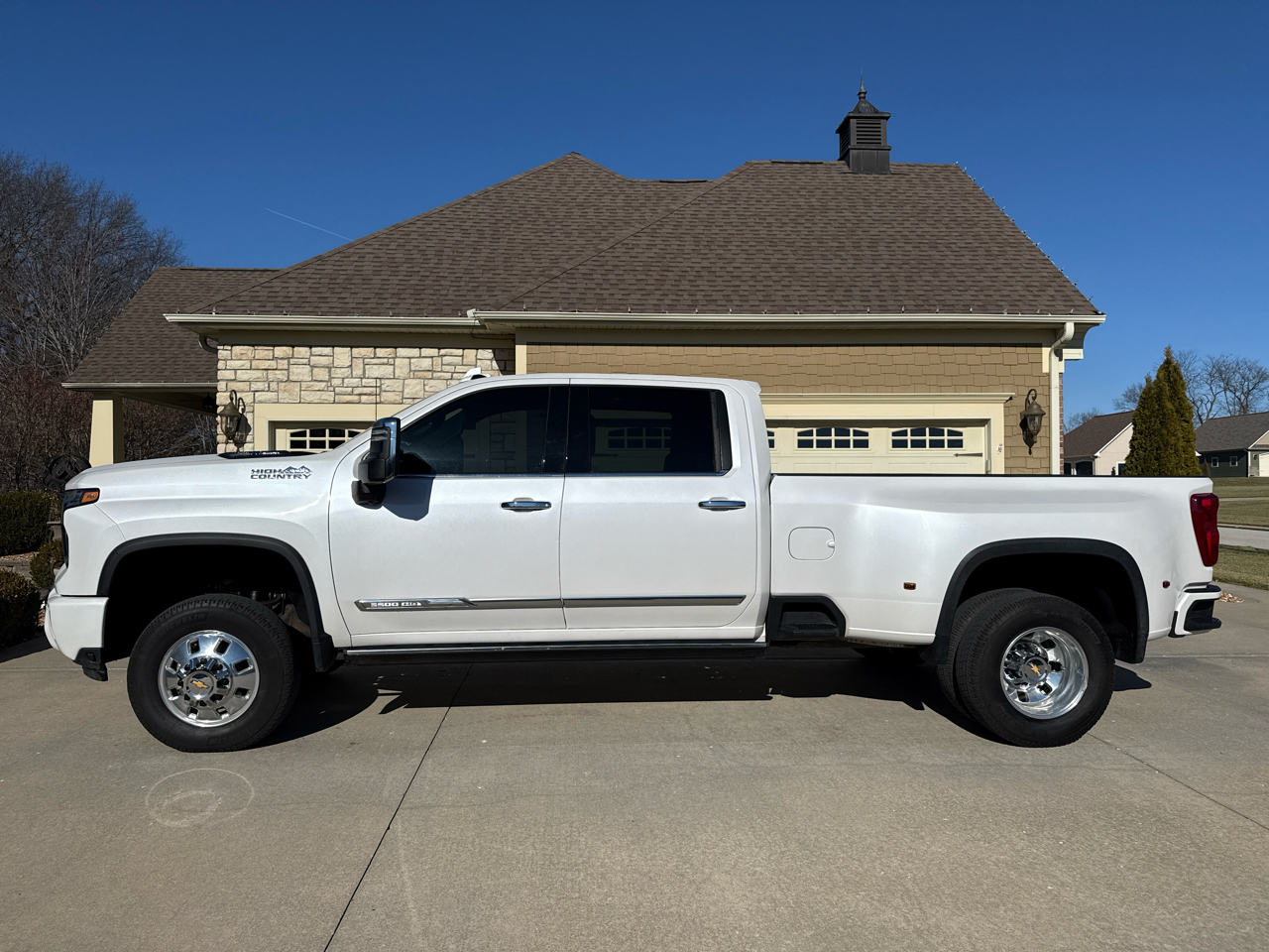2025 Chevrolet Silverado HD High Country's photo