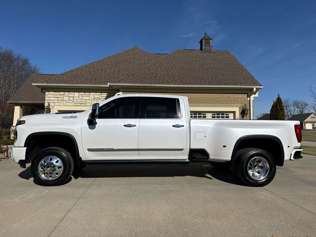Chevrolet Silverado 3500HD 4WD Crew Cab 172" High Country 2025
