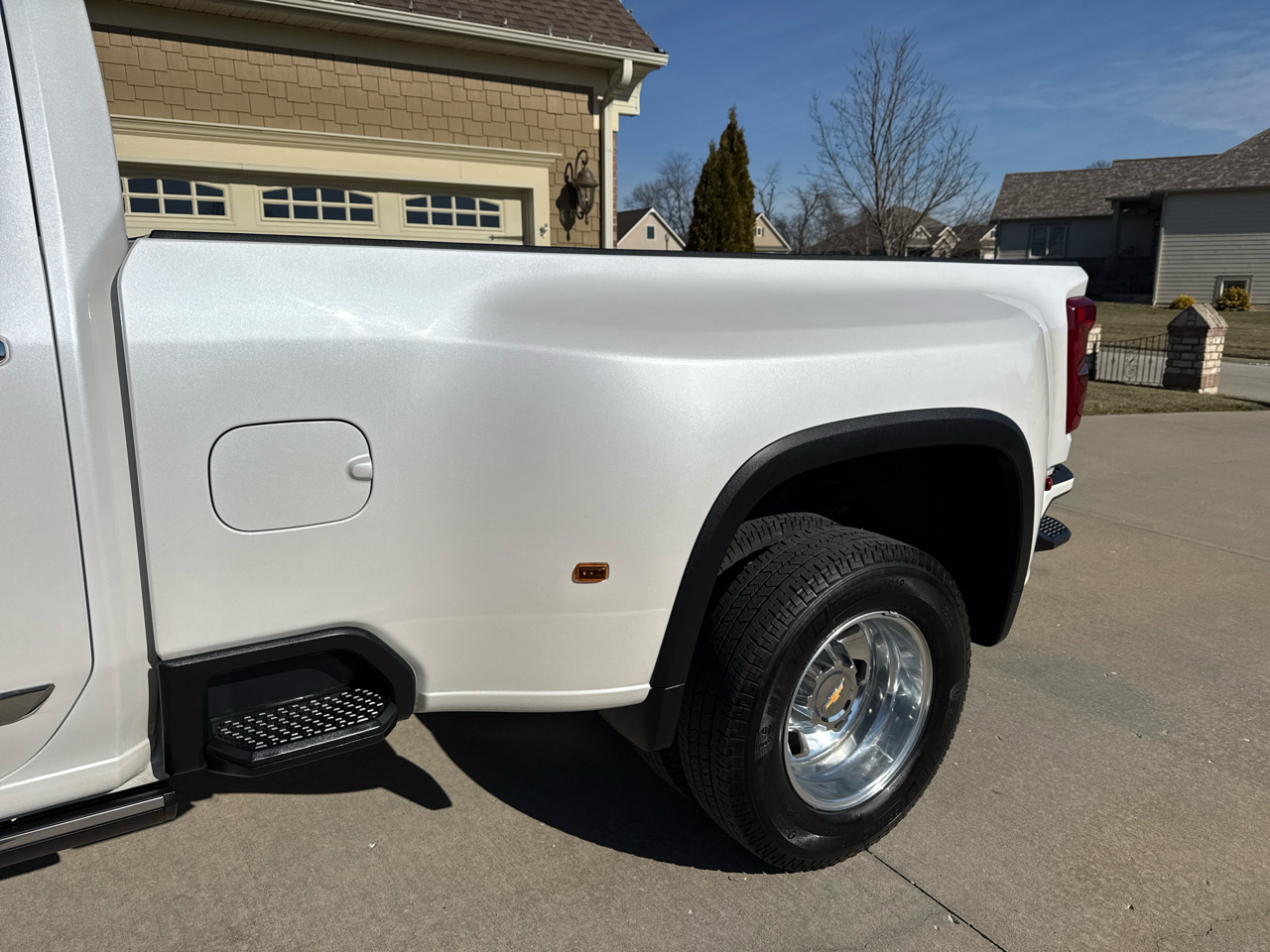 Chevrolet Silverado 3500HD 4WD Crew Cab 172" High Country 2025