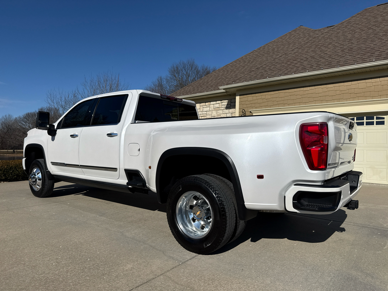 Chevrolet Silverado 3500HD 4WD Crew Cab 172" High Country 2025